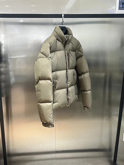 ハイクオリティダウンジャケット背面デザイン